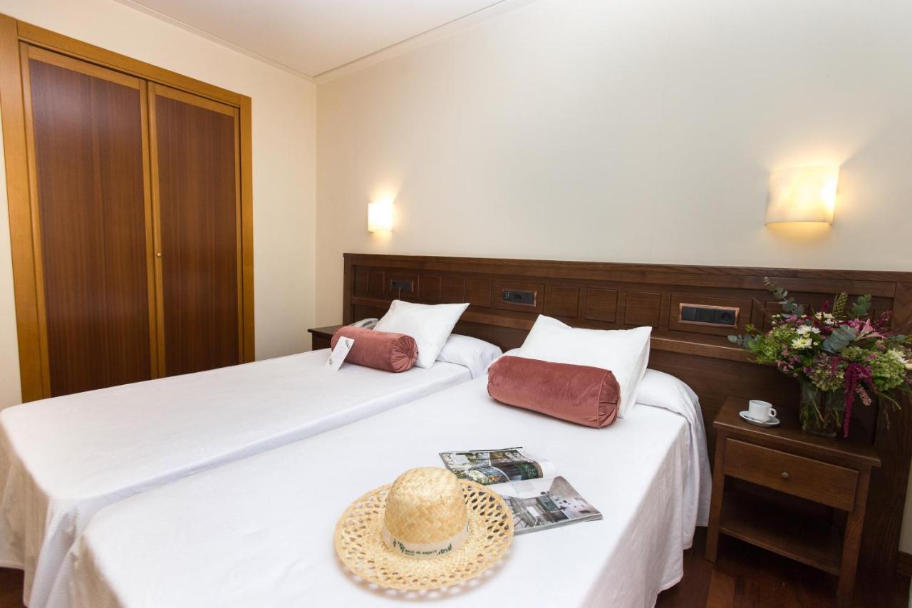 Hotel Garelos Betanzos Exterior photo