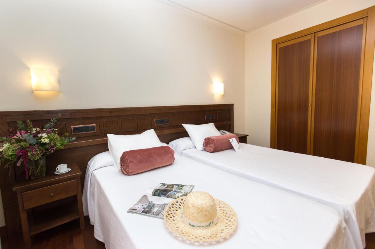 Hotel Garelos Betanzos Exterior photo