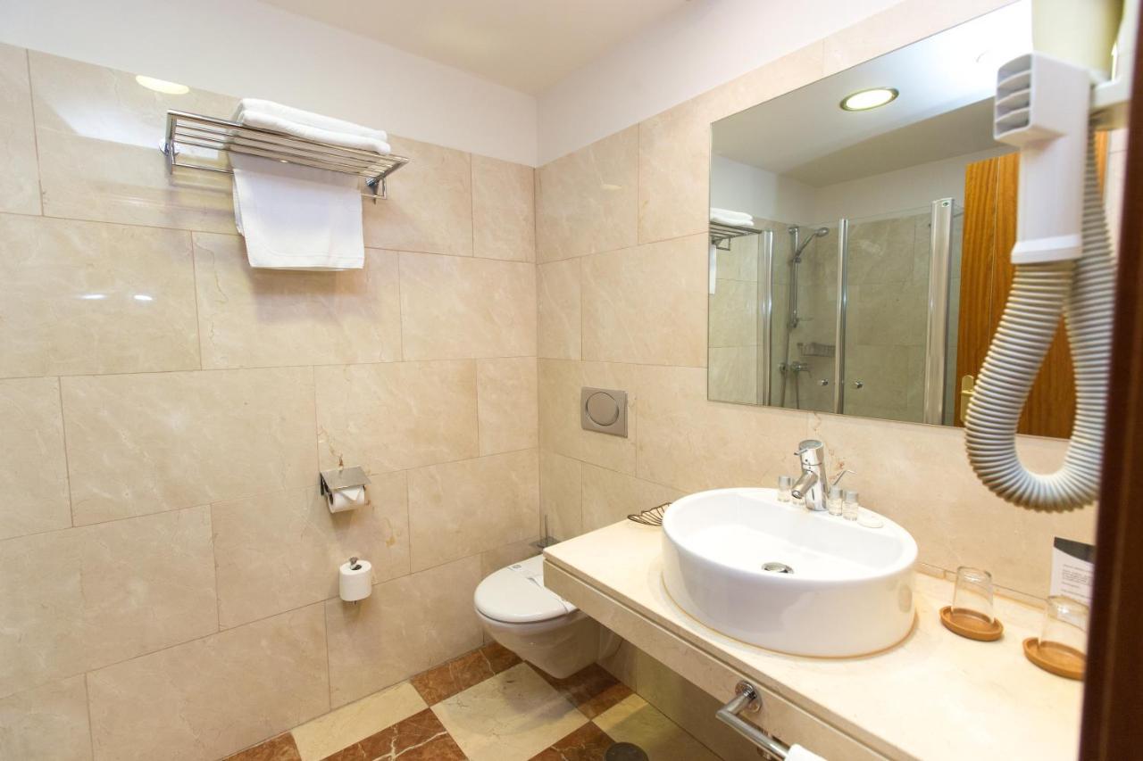 Hotel Garelos Betanzos Exterior photo