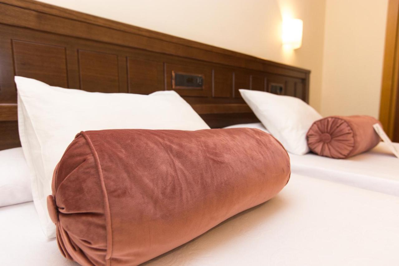 Hotel Garelos Betanzos Exterior photo
